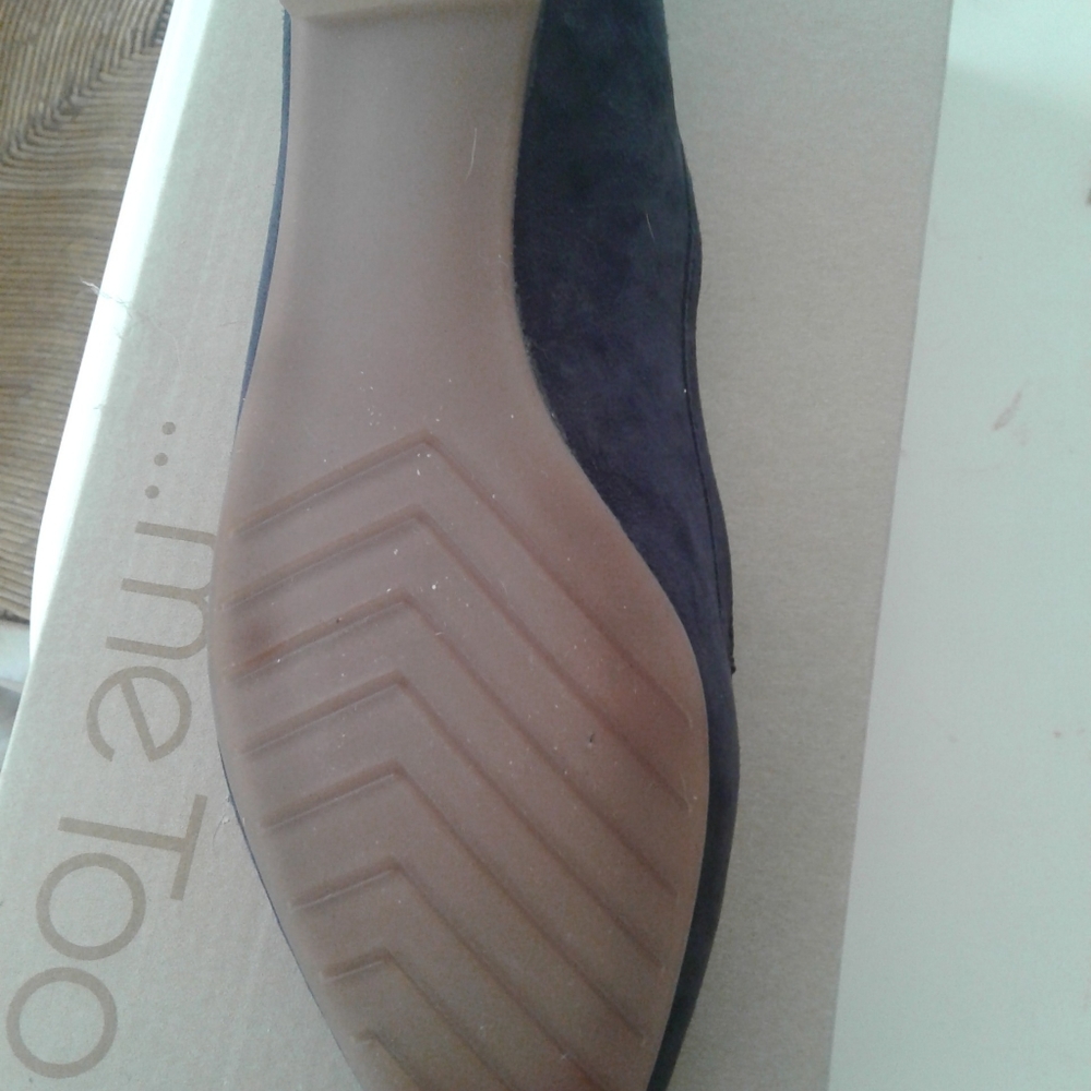 Shoes - Picture 3 of 7